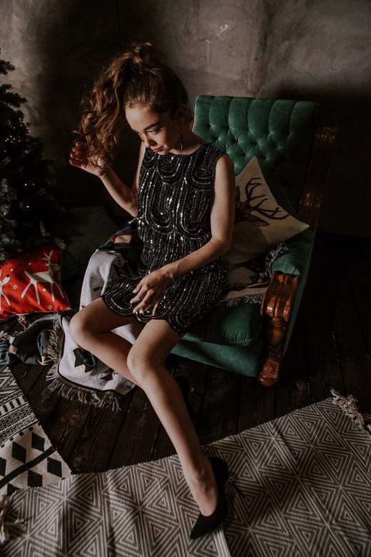 Черно-золотое короткое платье