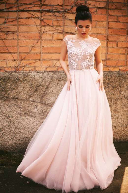 Дымчато-розовое платье