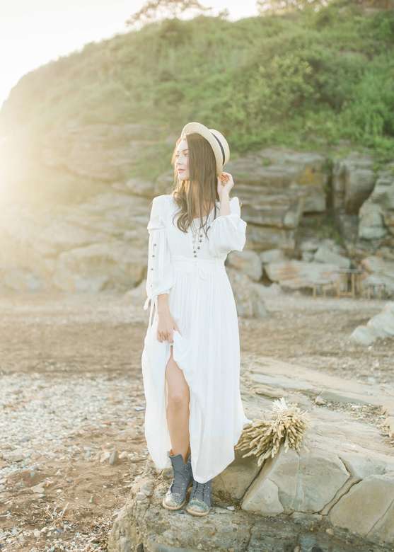 Молочное платье в стиле кантри