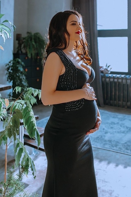 Черное платье со стразами