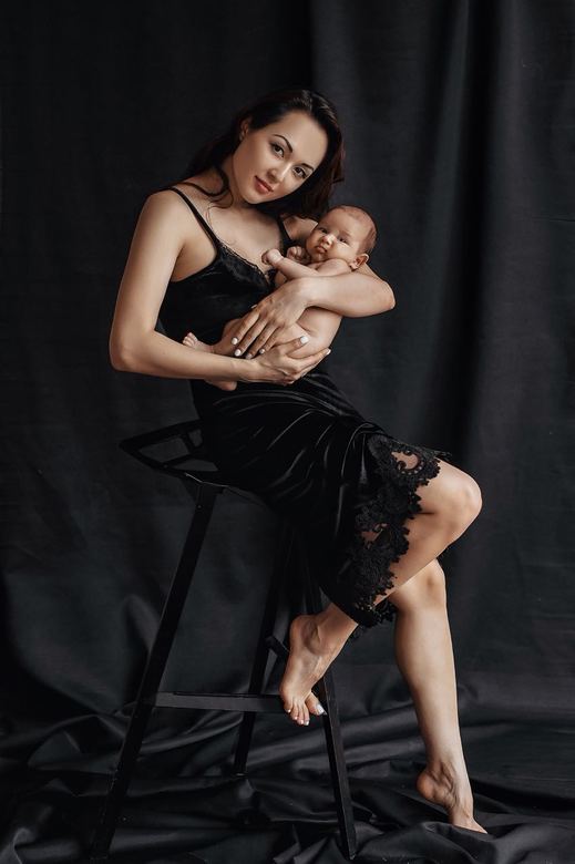 Черное бархатное платье