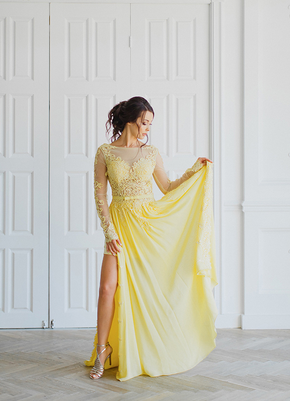 Желтое платье с кружевным рукавом