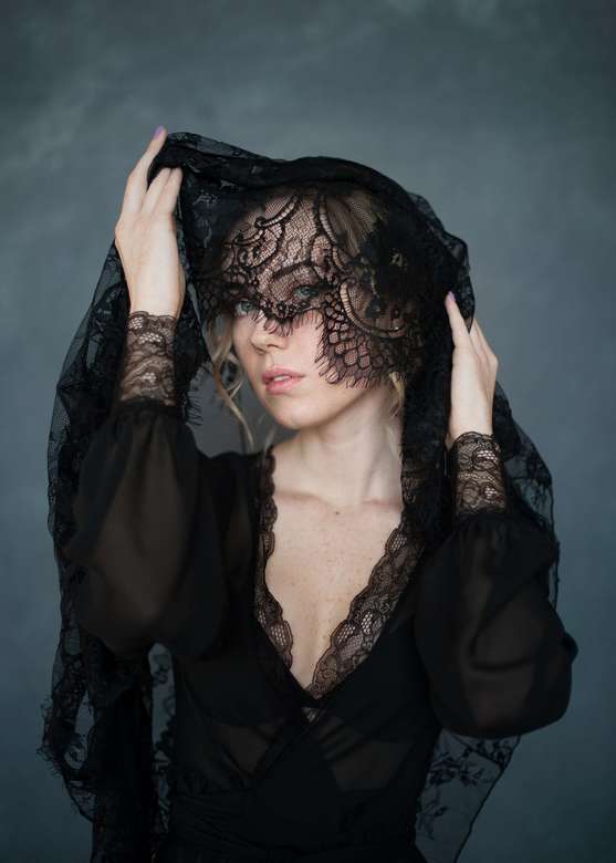 Черное шифоновое будуарное платье