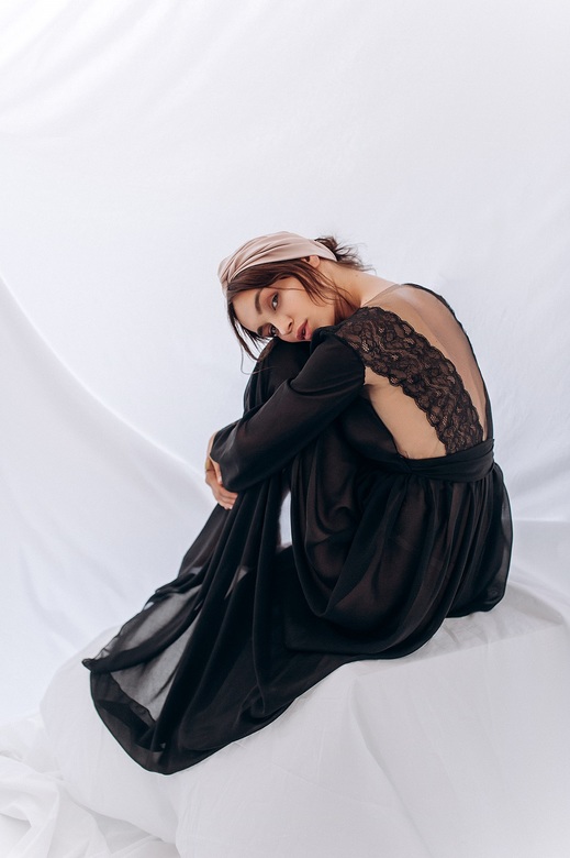 Черное шифоновое будуарное платье