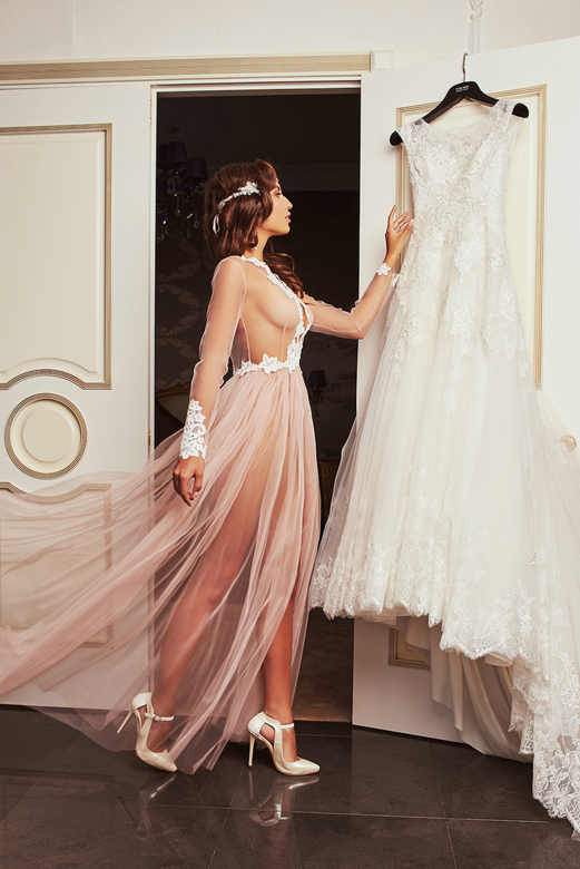 Будуарное платье в розовом оттенке