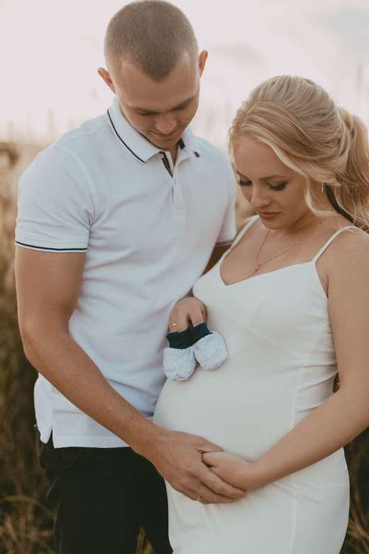 Молочное платье на тонких лямках