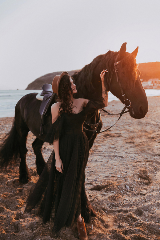 Черное миди платье в сеточку