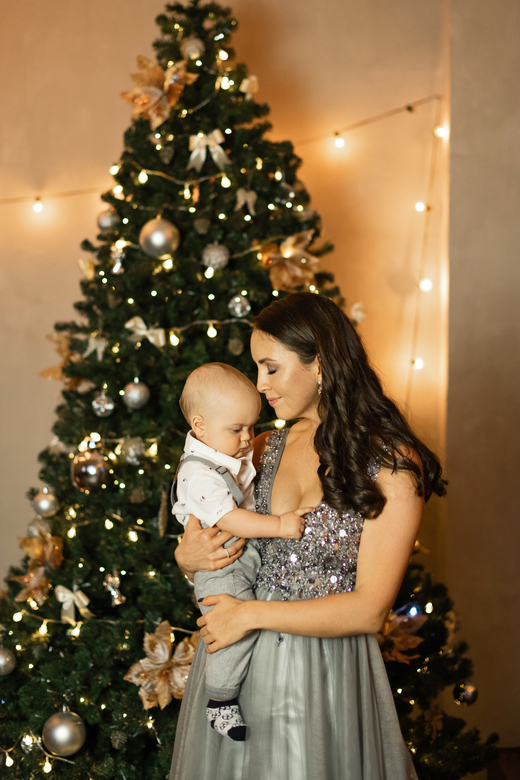 Серое фатин расшитый верх пайетка майкой прозрачные вставки сбоку эффект голых ног