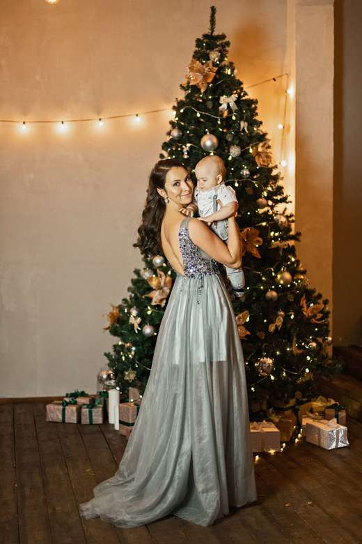 Серое фатин расшитый верх пайетка майкой прозрачные вставки сбоку эффект голых ног