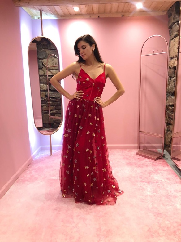 Красное платье на шнуровке со звездами