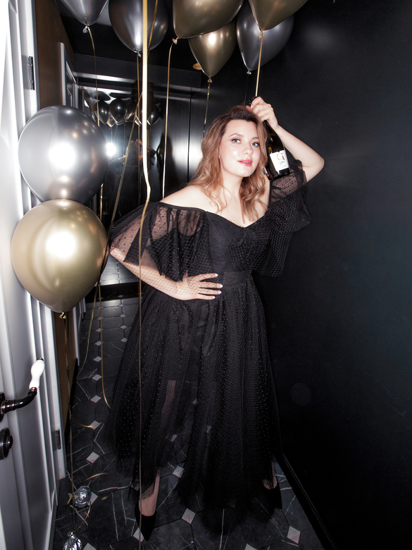 Черное миди платье в сеточку