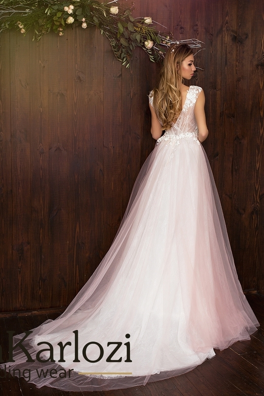 Нежное платье в розовом оттенке