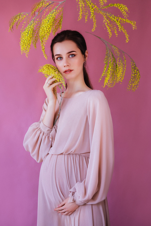 Бежевое шифоновое платье рукава фонарики