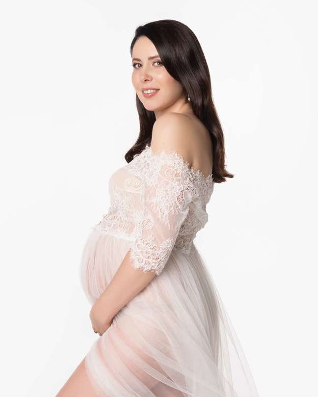 Будуарное платье с открытыми плечами