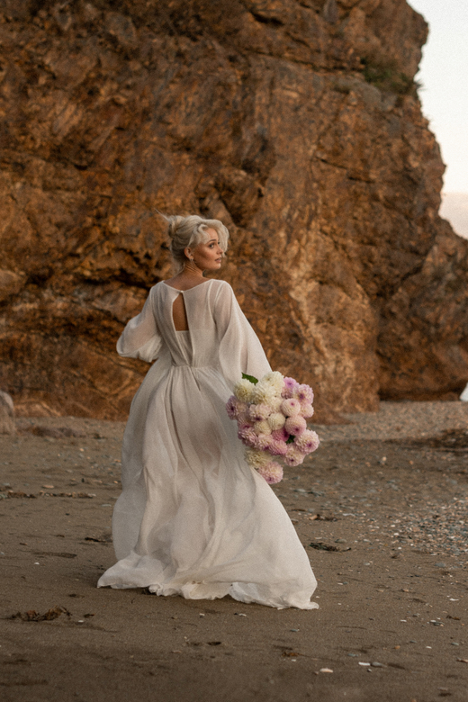 Молочное шифоновое платье