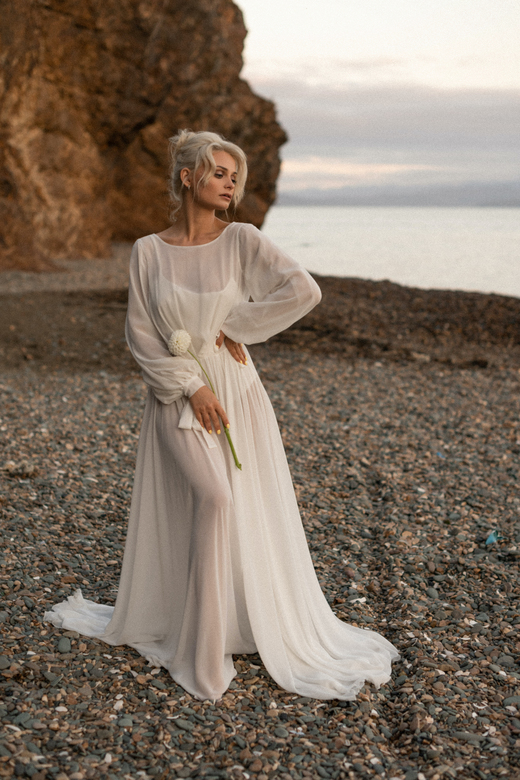 Молочное шифоновое платье