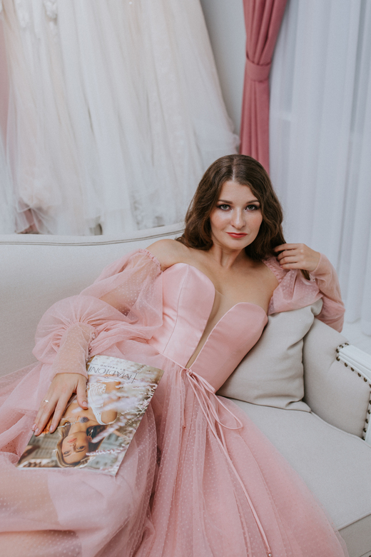 Розовое миди платье со съемными рукавами Тэсса