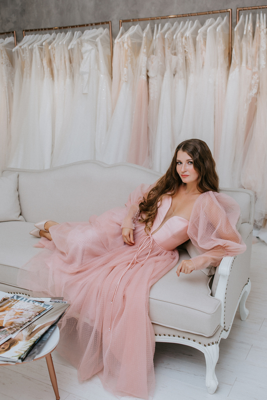 Розовое миди платье со съемными рукавами Тэсса