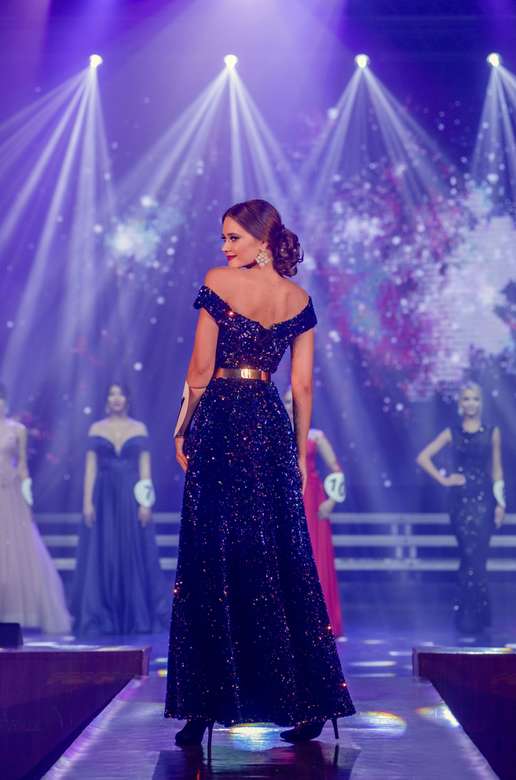 Синее пайетки с изумрудом спущенные плечи сзади шнуровка