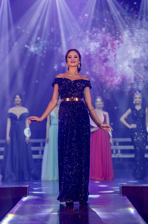 Синее пайетки с изумрудом спущенные плечи сзади шнуровка