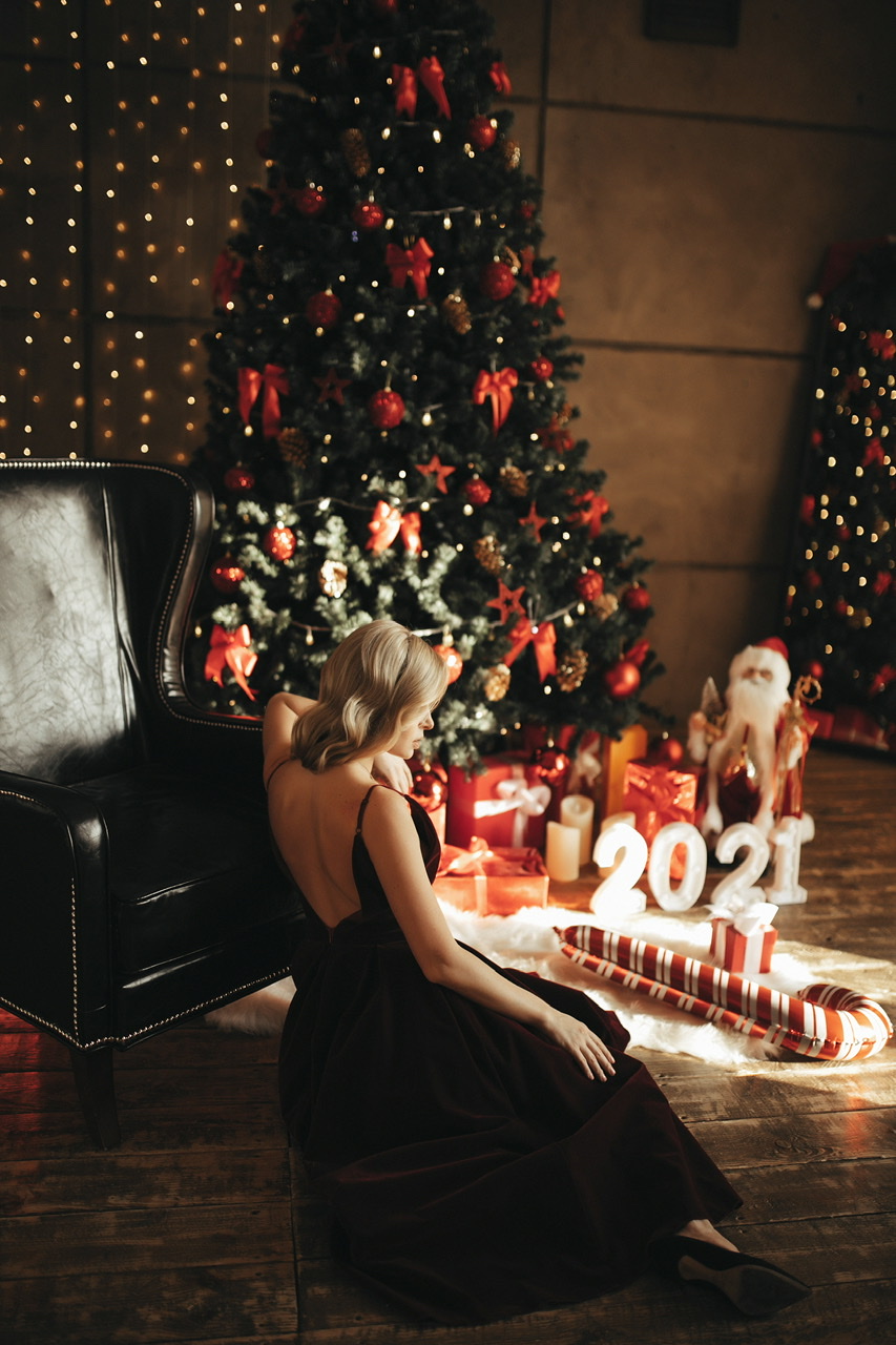 Бордовое бархатное миди платье