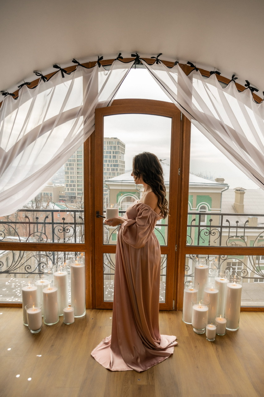 Жемчужное шелковое платье