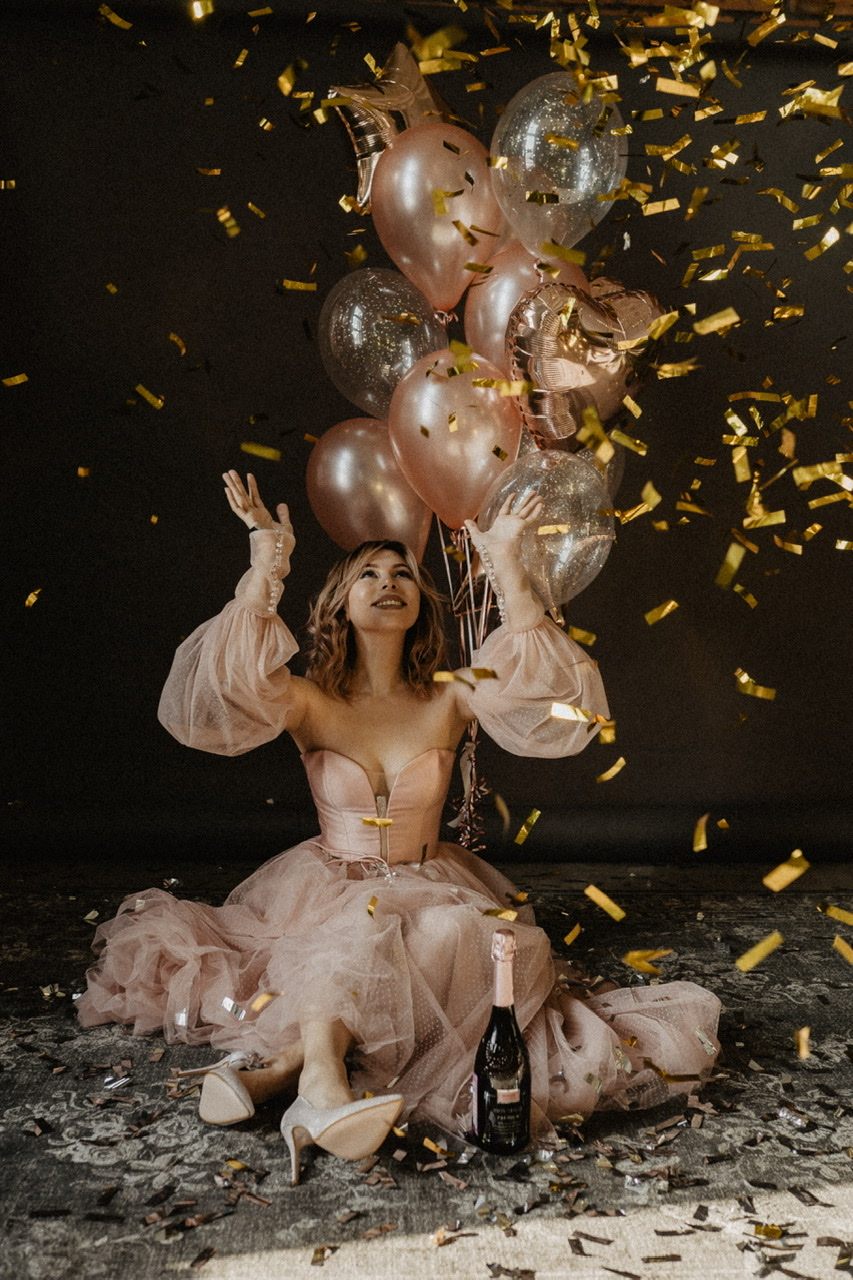 Розовое миди платье со съемными рукавами Тэсса