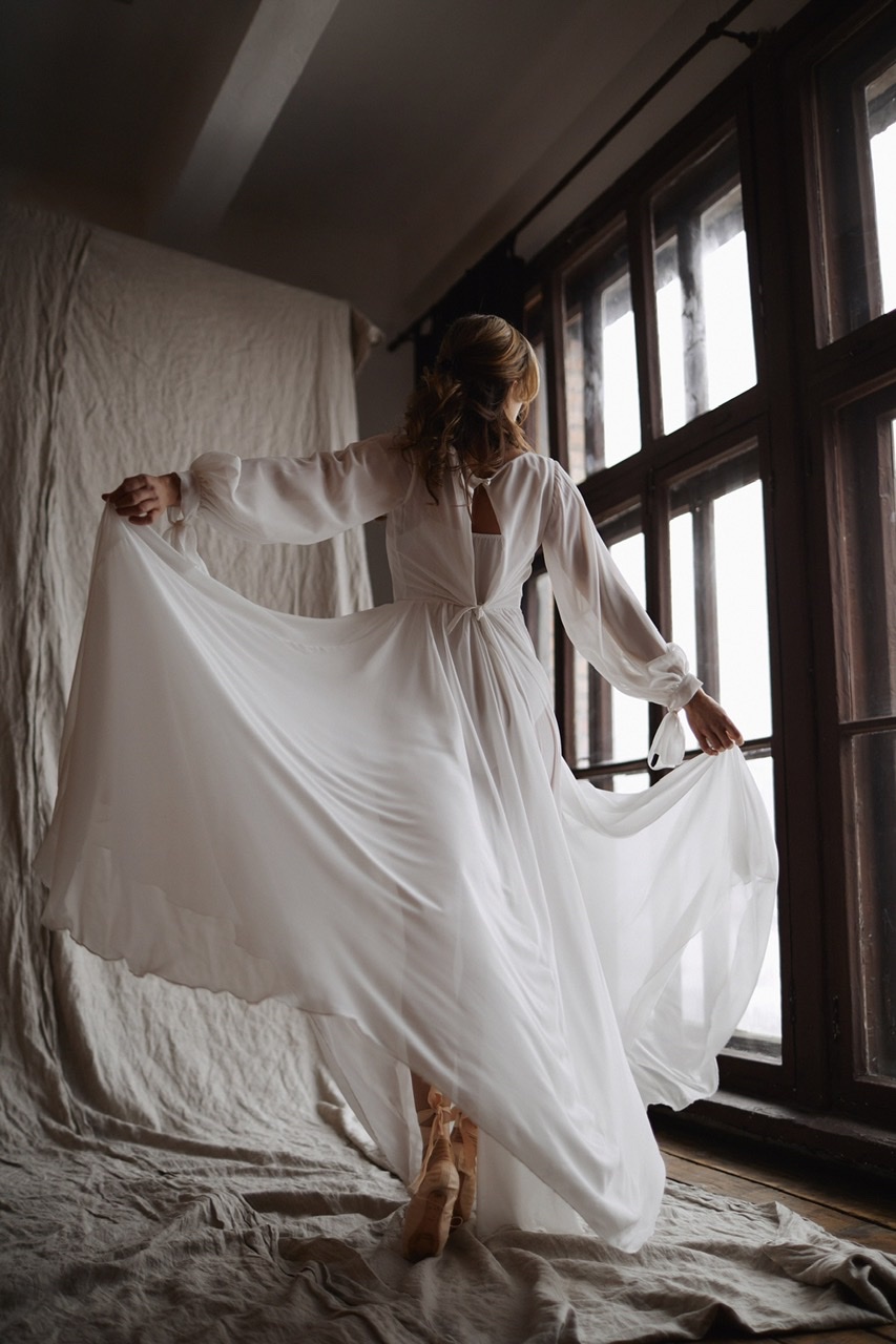 Молочное шифоновое платье