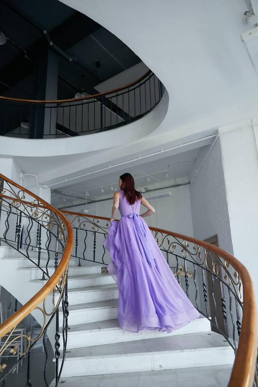 Лавандовое фатиновое платье с мерцанием