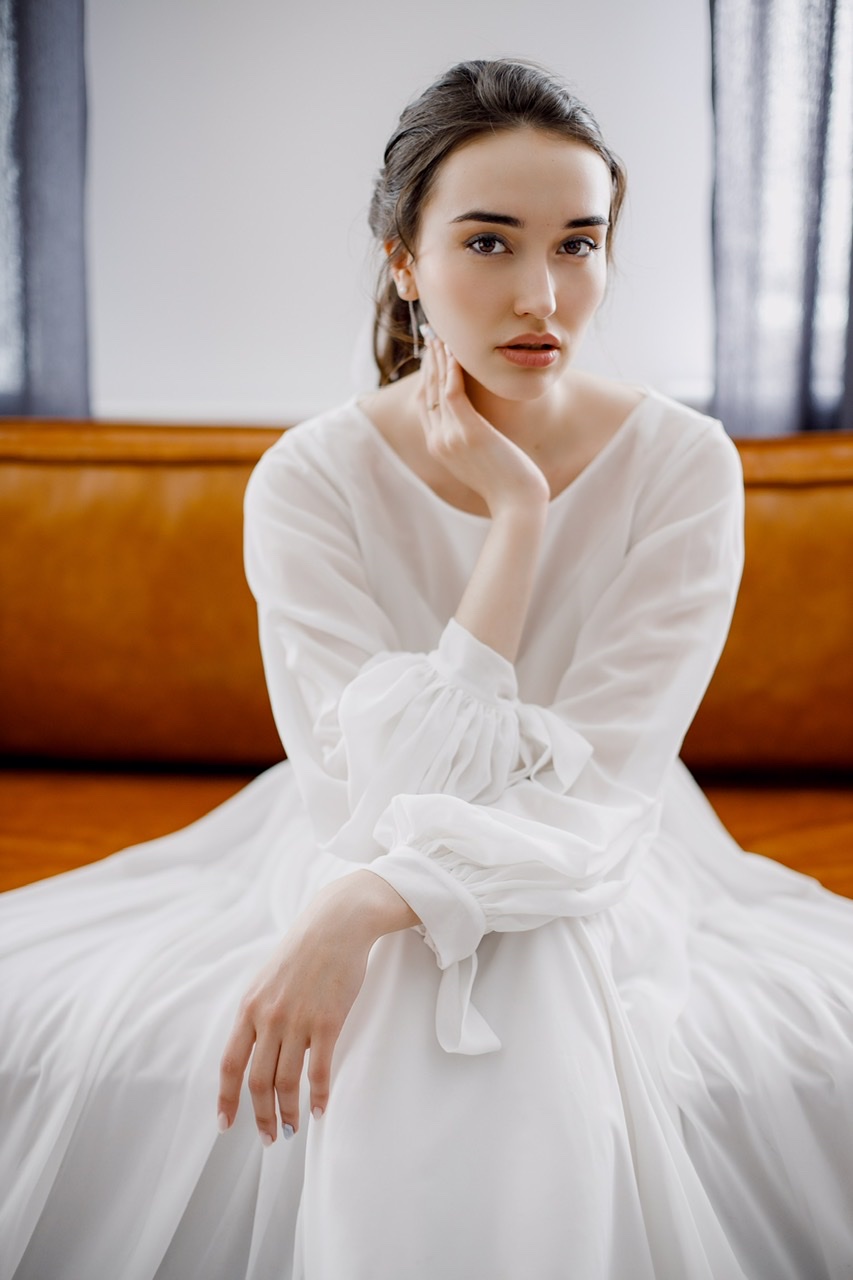 Молочное шифоновое платье