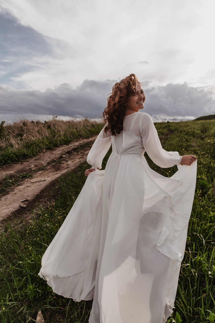 Молочное шифоновое платье