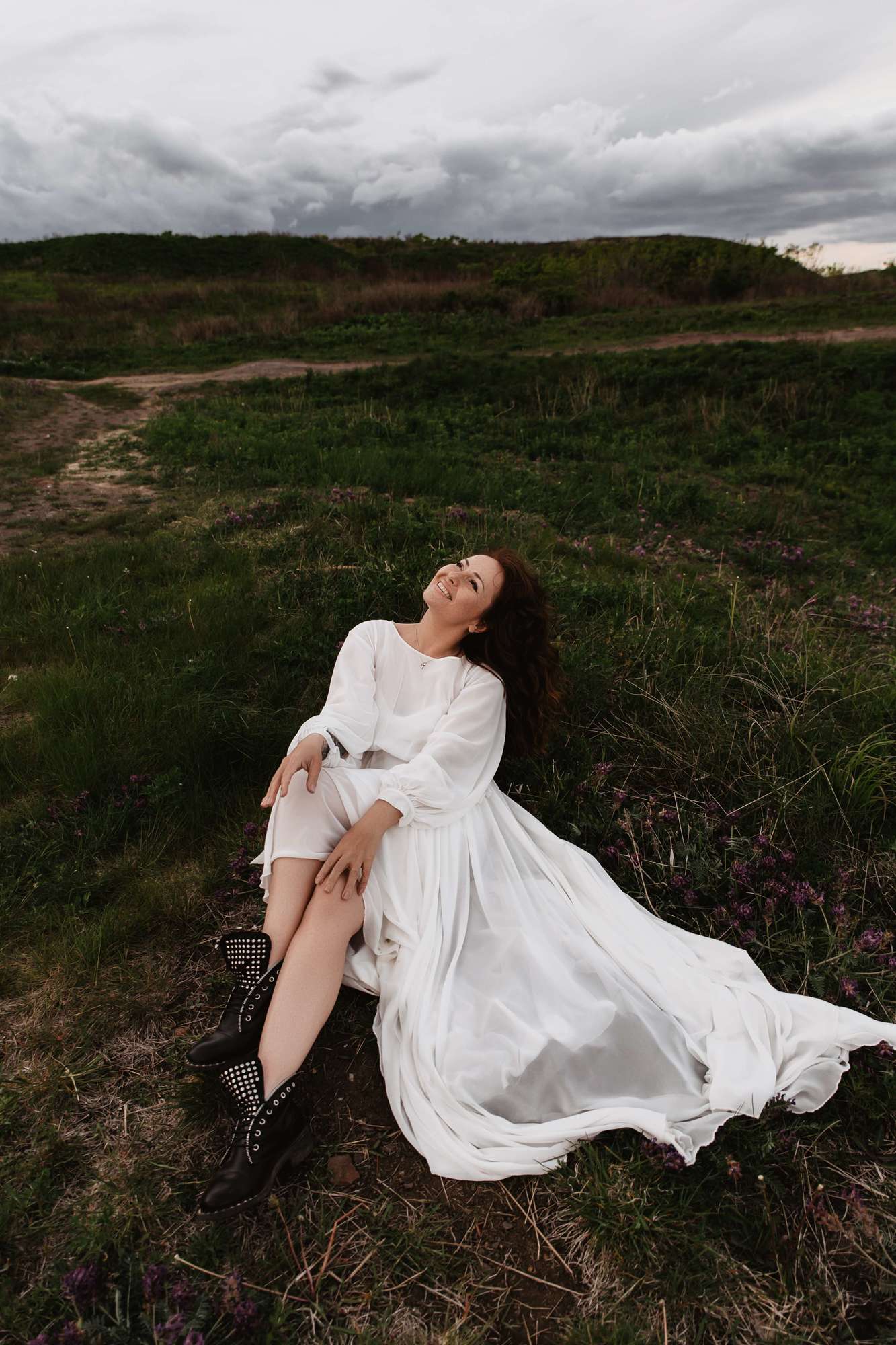 Молочное шифоновое платье