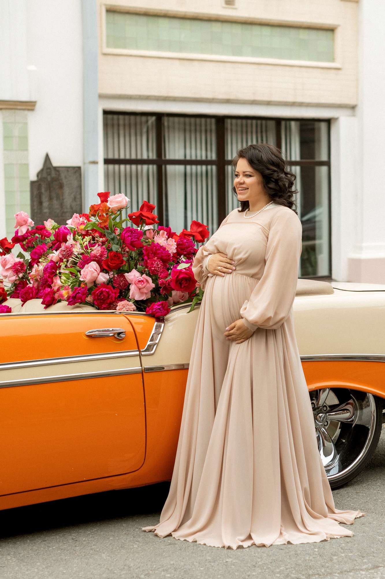 Бежевое шифоновое платье рукава фонарики