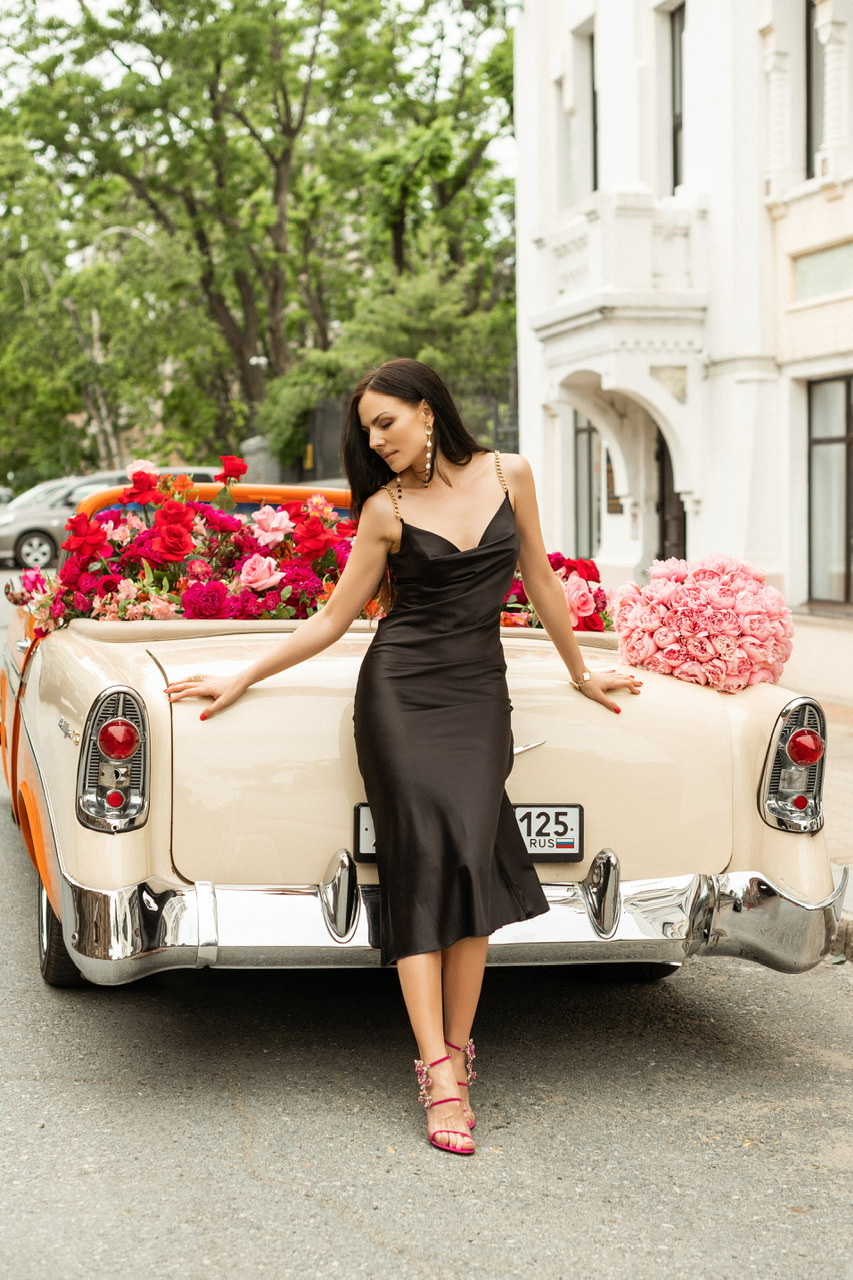 Черное шелковое платье