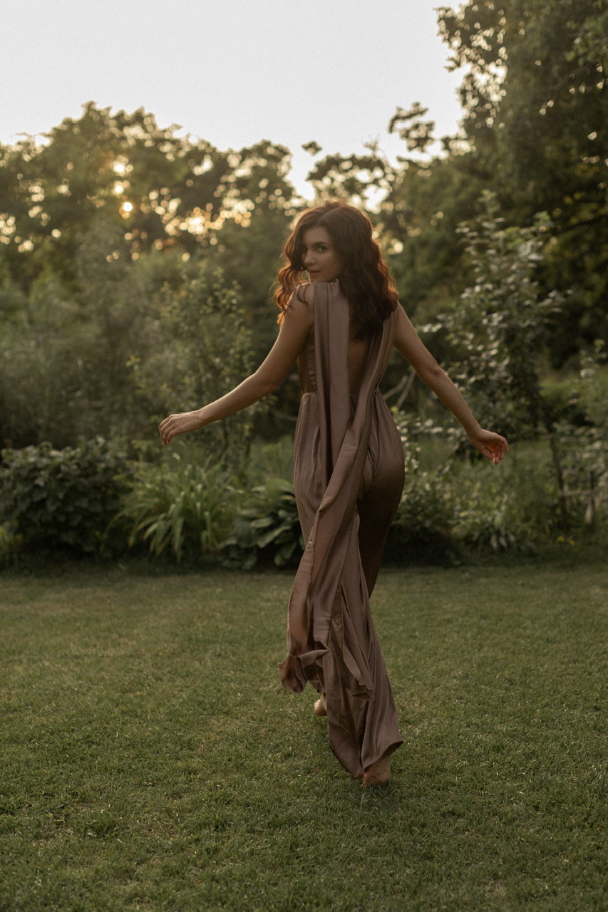 Шоколадный шелковый комбинезон