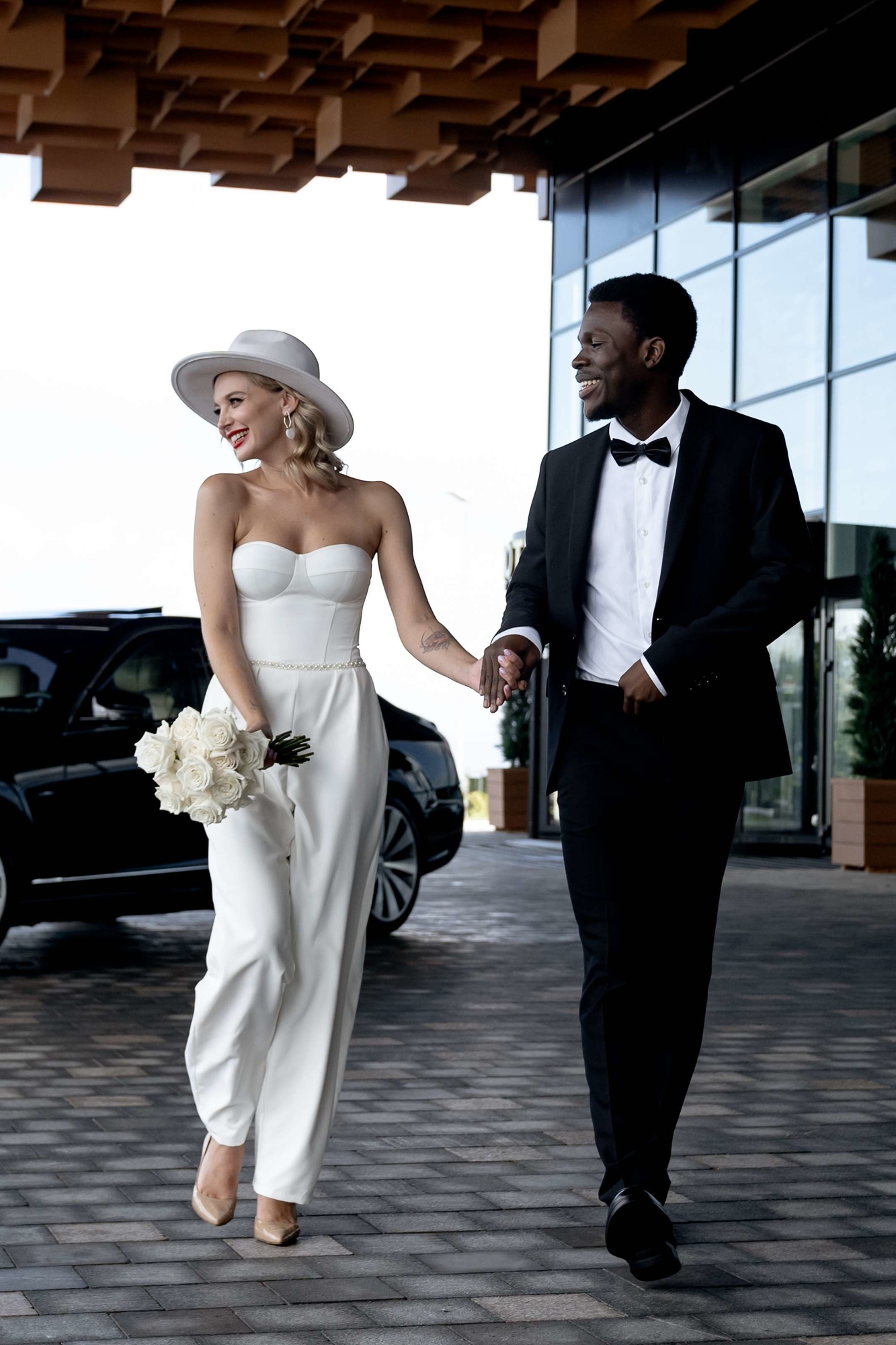 Белый комбинезон