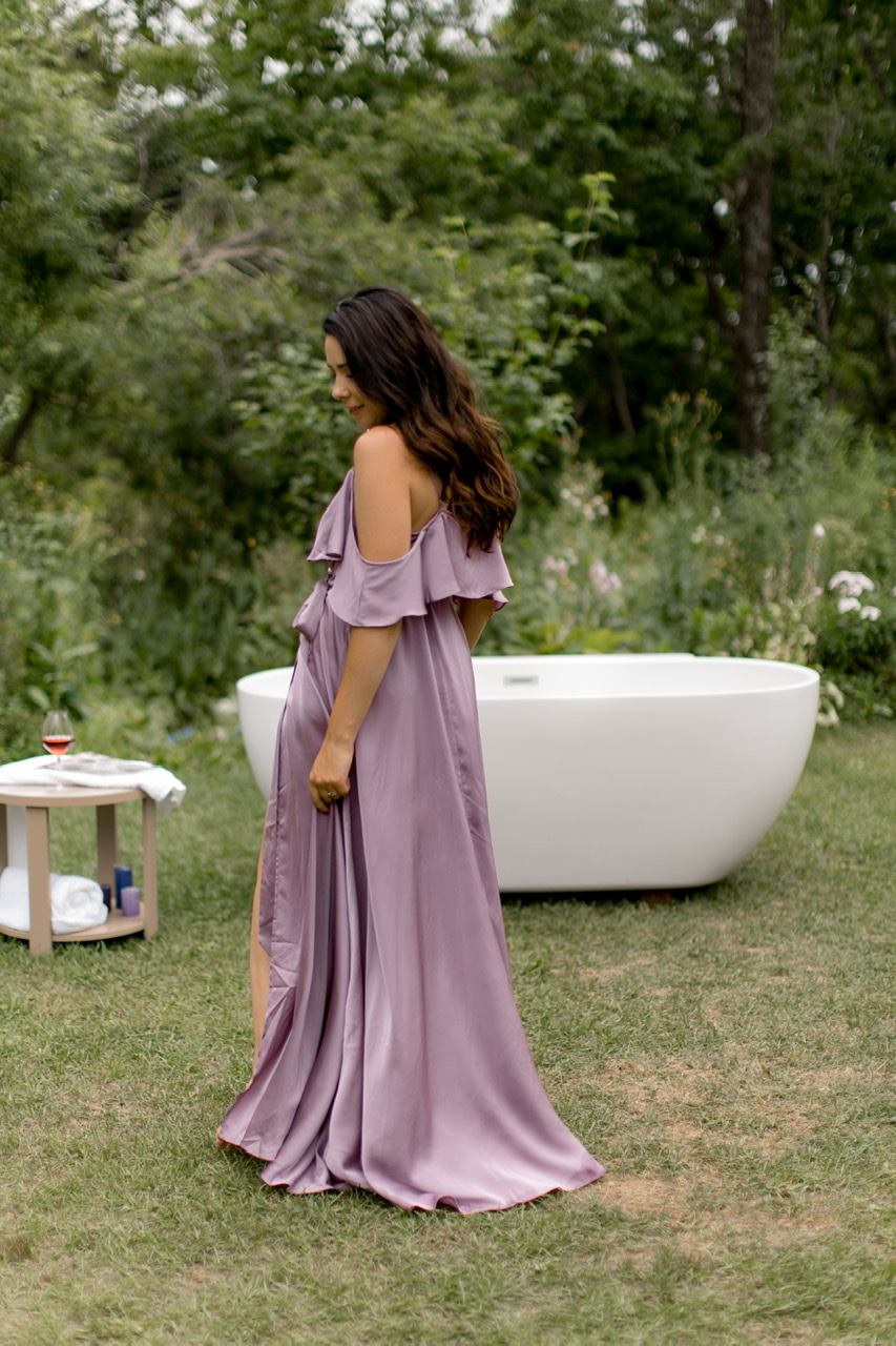 Лавандовое шелковое платье на запах