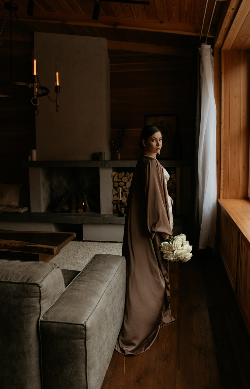 Шоколадный шелковый халат