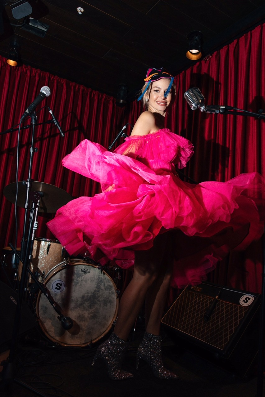 Малиновое короткое, пышная фатиновая юбка