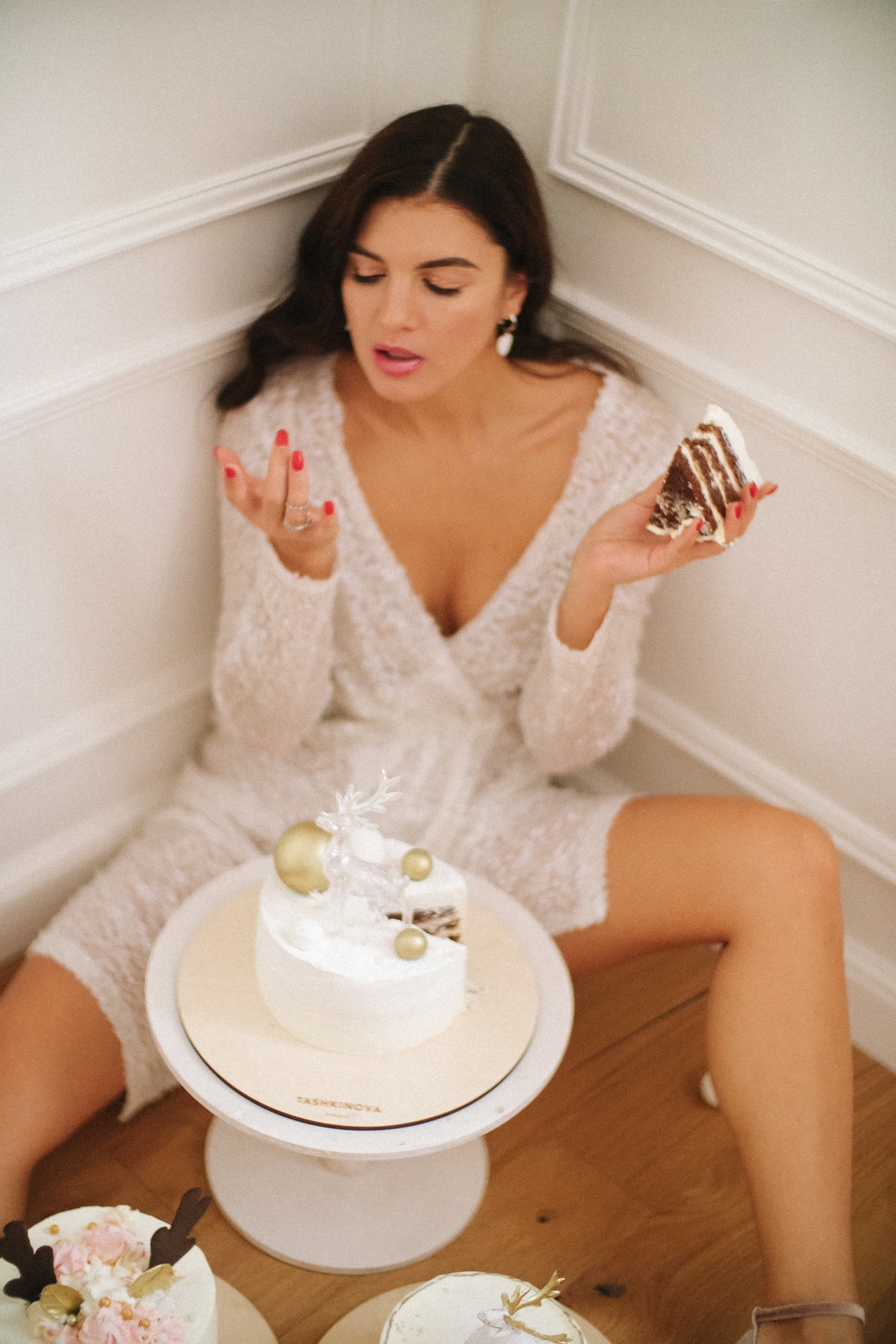 Белое полупрозрачное легкое платье