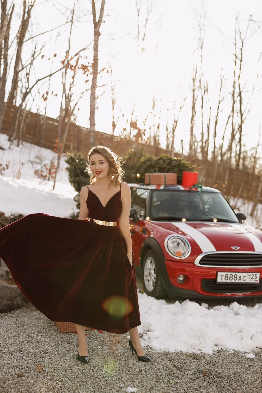 Бордовое бархатное миди платье