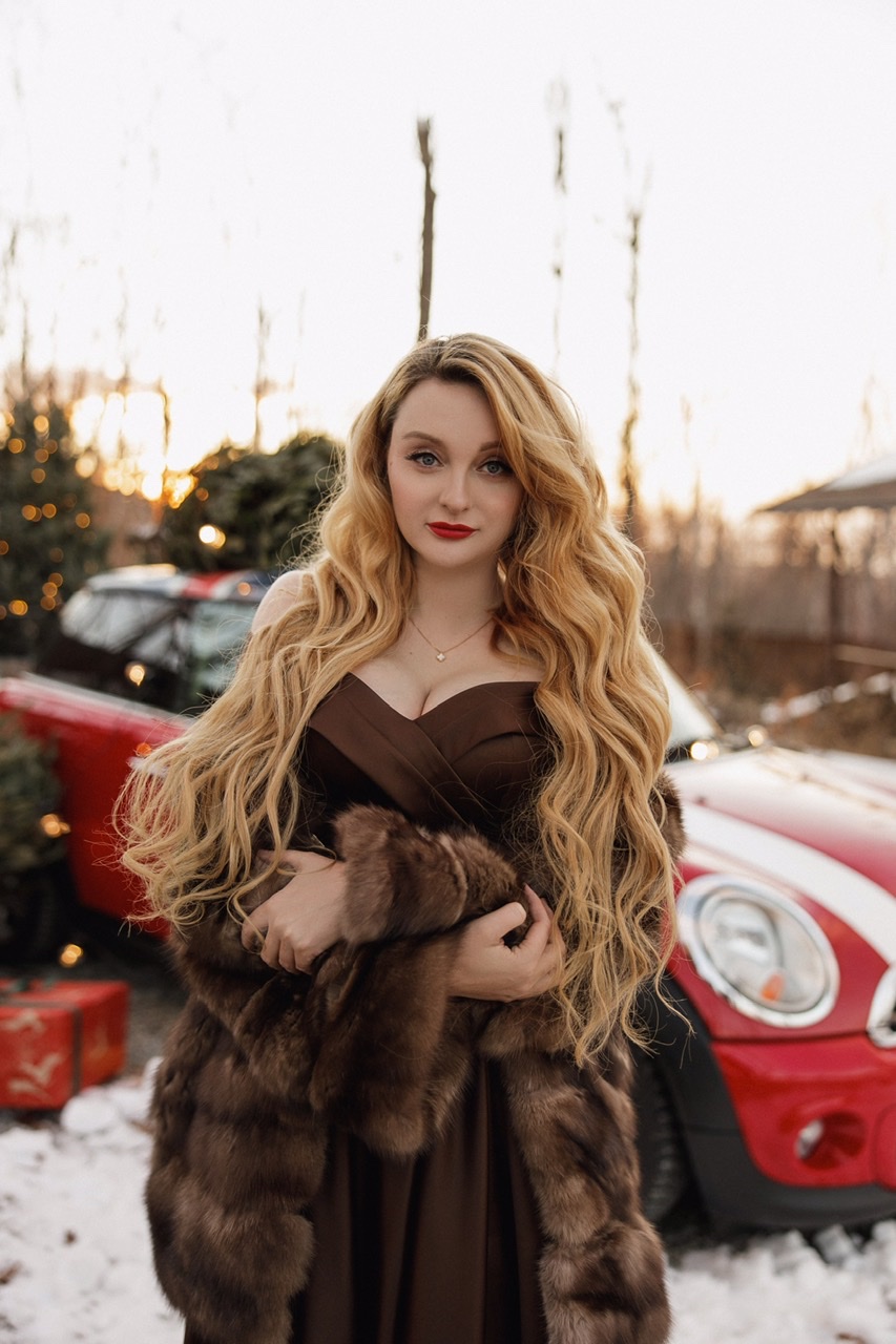 Шоколадное атласное платье