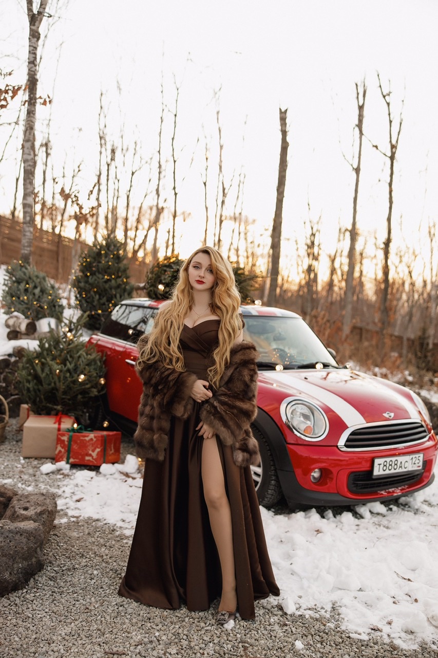 Шоколадное атласное платье