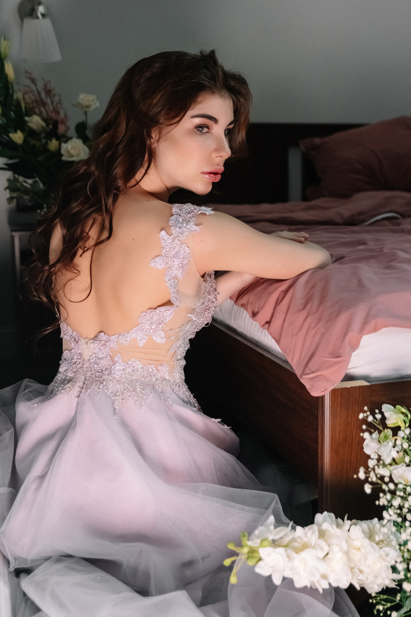 Лавандовое платье с расшитым верхом