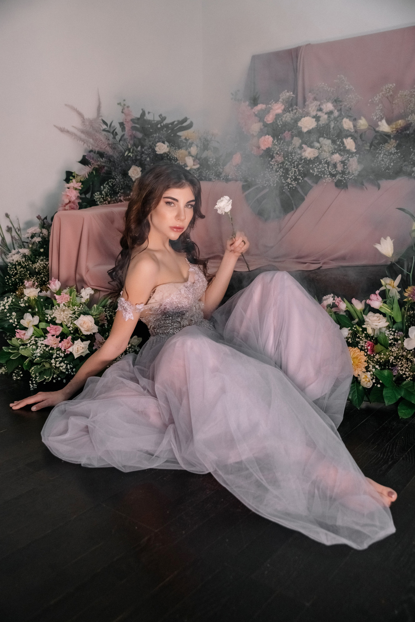 Лавандовое платье с расшитым верхом