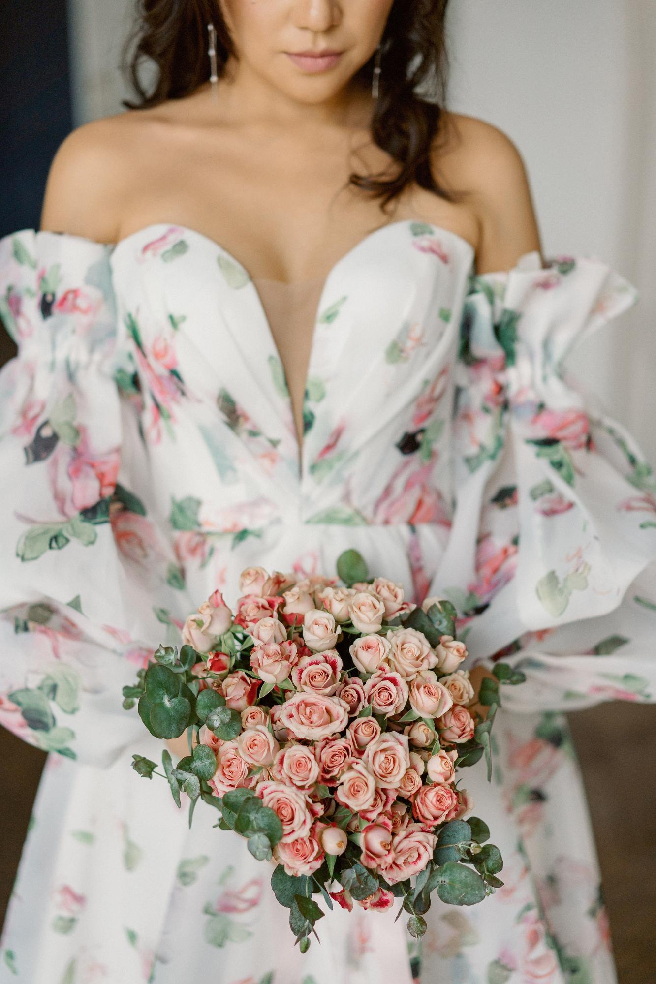 Молочное цветочное со съемным рукавом, органза