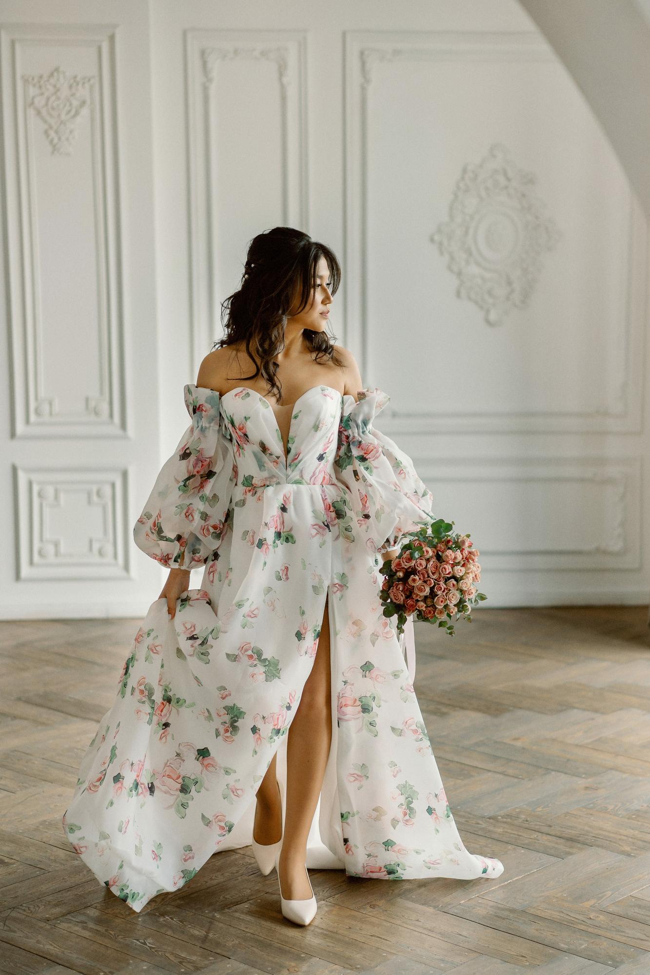 Молочное цветочное со съемным рукавом, органза