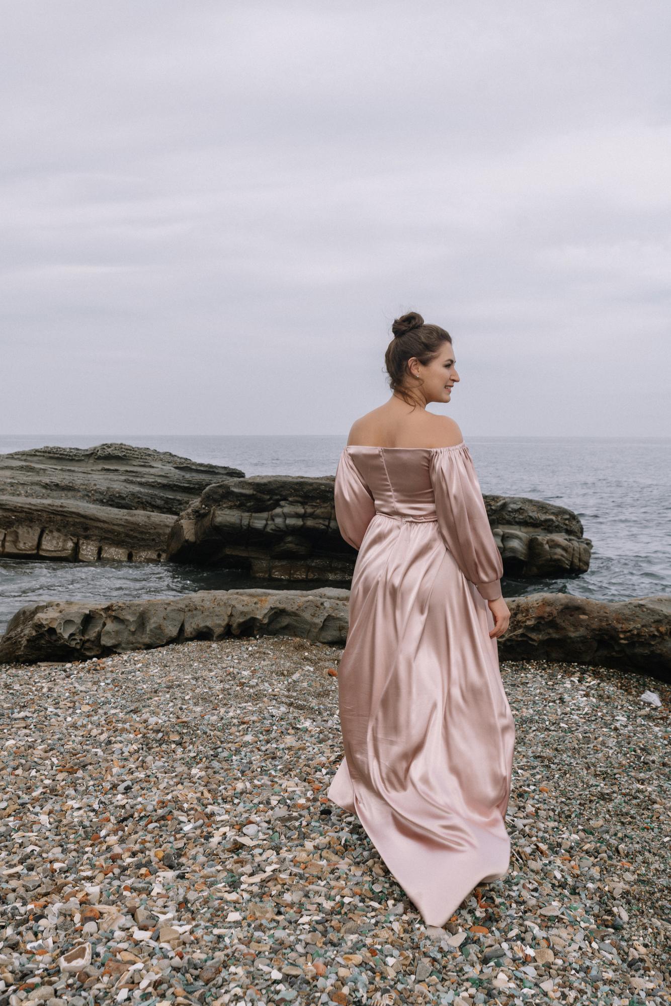 Жемчужное шелковое платье