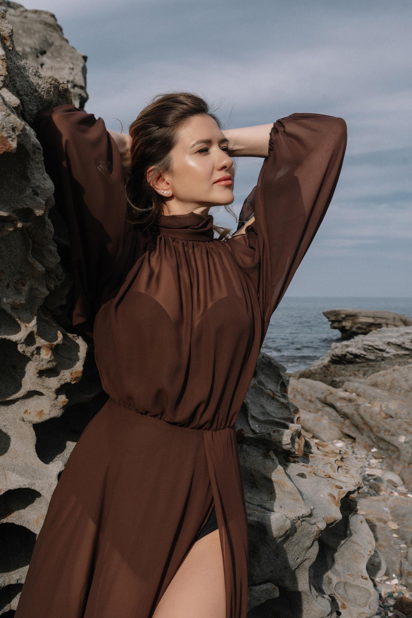 Шоколадное будуарное платье с рукавом