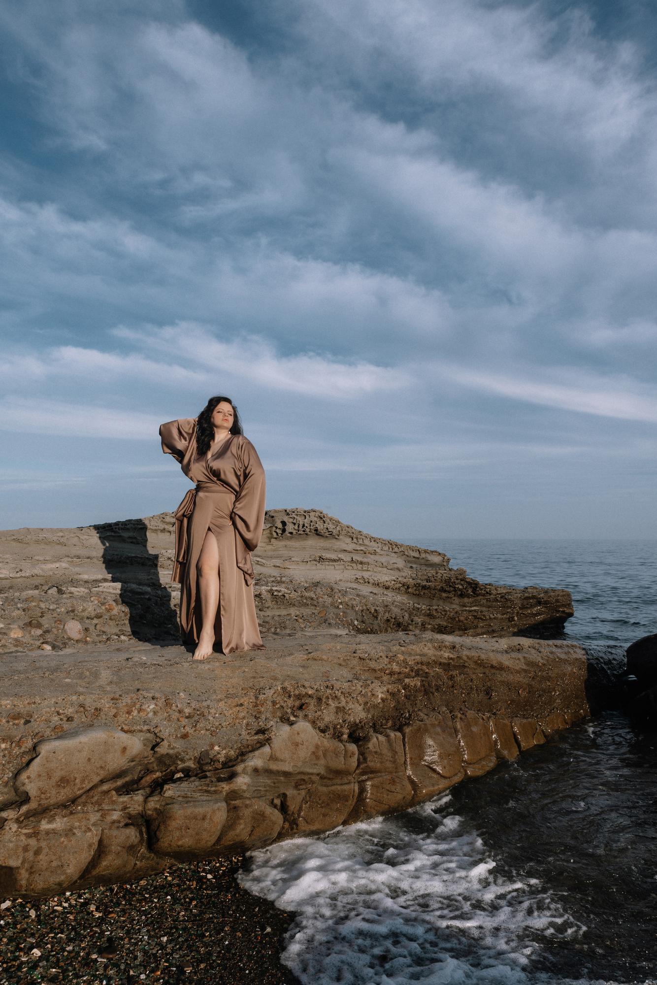 Шоколадный шелковый халат